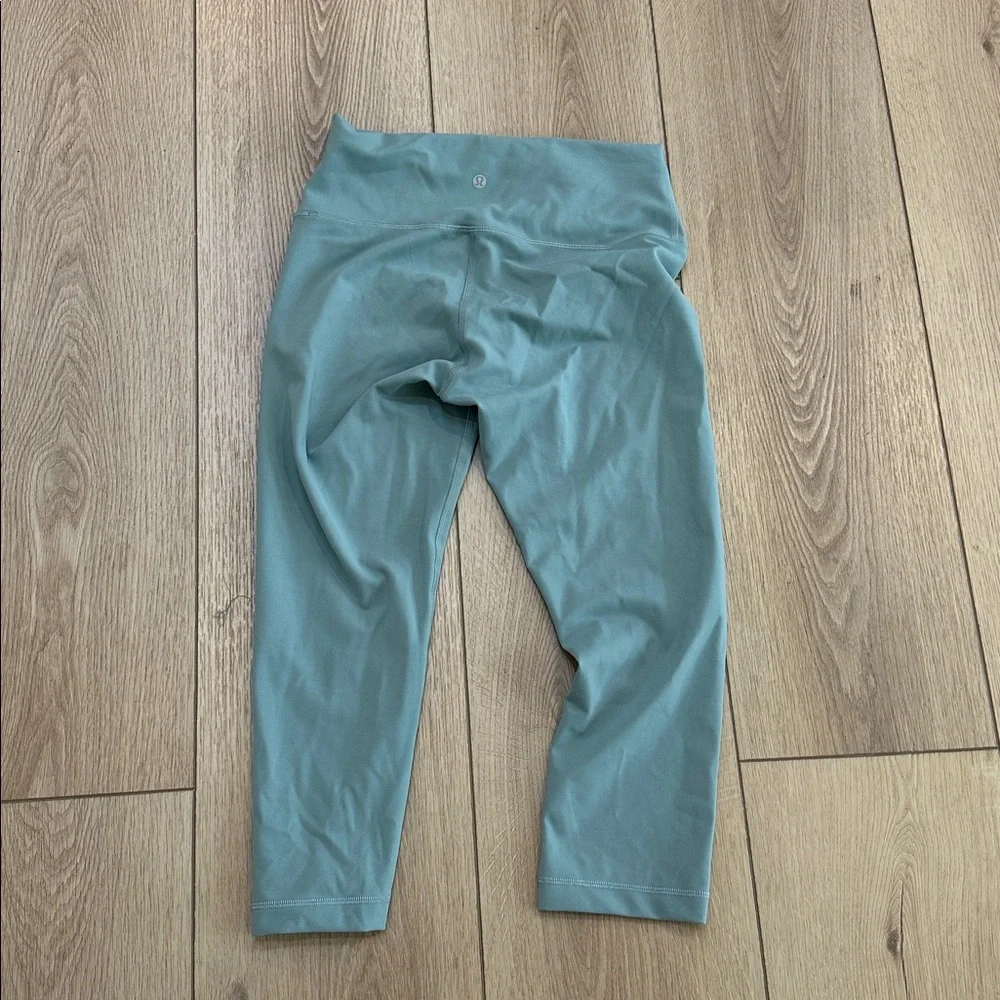 #507 LULULEMON ATHLETICA Wunder Train Cropped 21” Leggings in Dusty Teal